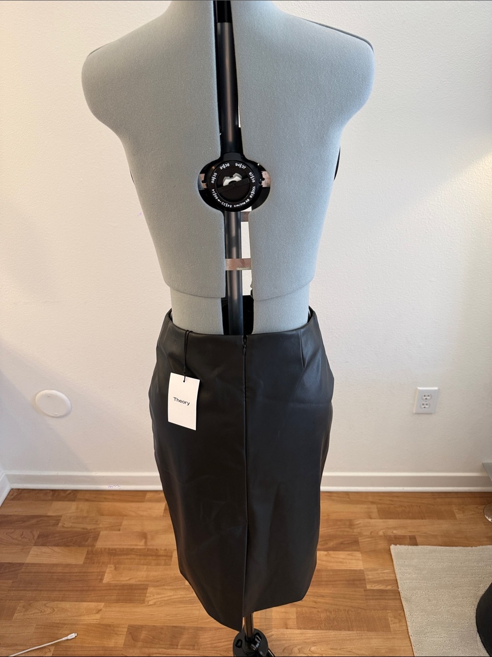 Theory Faux Leather Pencil Skirt 8 Black Work Office Chic NWT - Picture 7 of 12